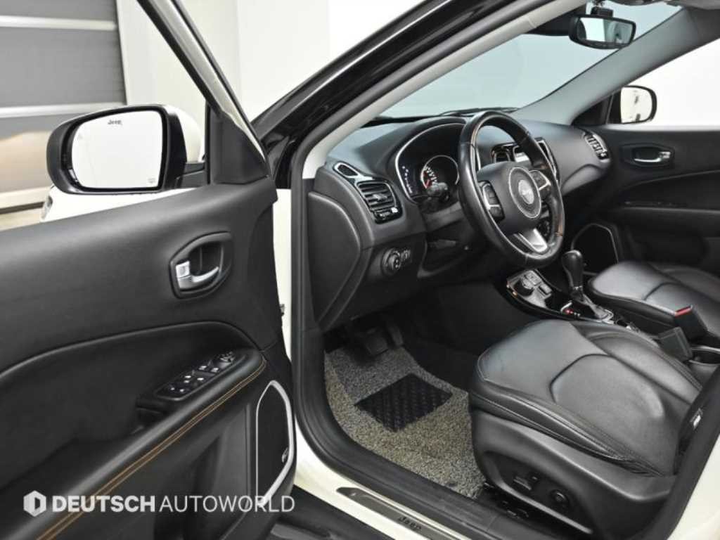 지프 컴패스 컴패스 2세대 2.4 AWD 리미티드 이미지 6