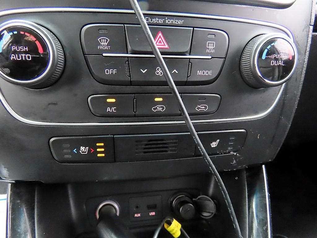 기아 쏘렌토 뉴 쏘렌토 R 2WD 2.0 TLX 스페셜 이미지 15