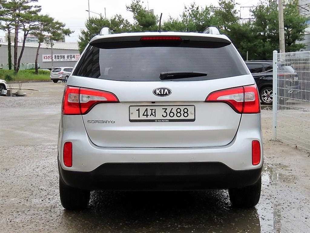 기아 쏘렌토 뉴 쏘렌토 R 2WD 2.0 TLX 스페셜 이미지 4