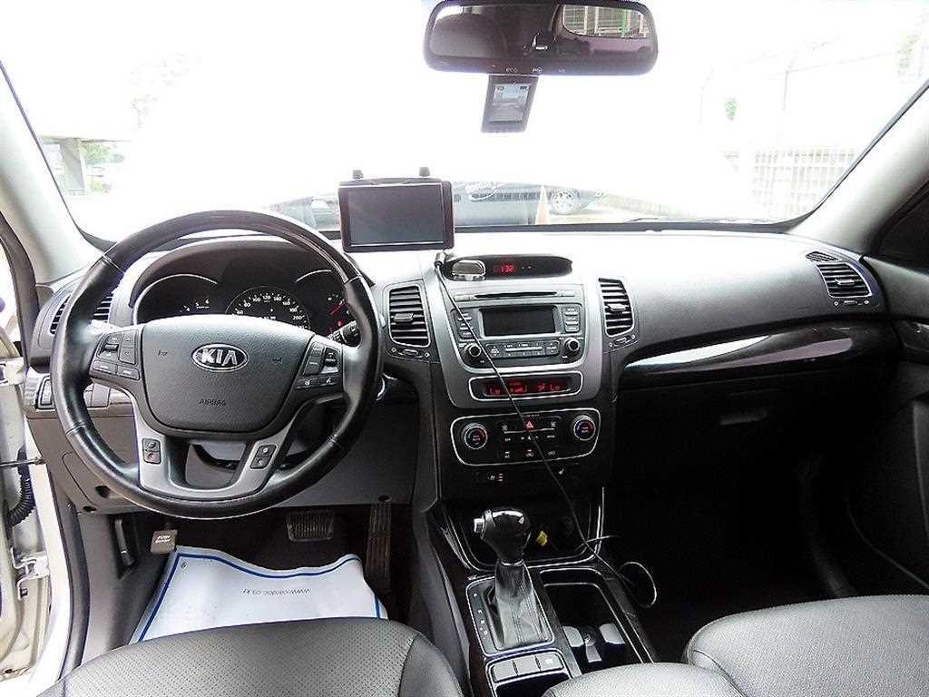 기아 쏘렌토 뉴 쏘렌토 R 2WD 2.0 TLX 스페셜 이미지 7