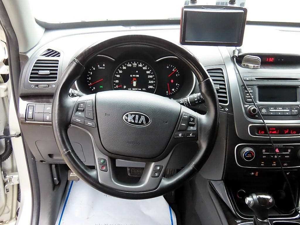 기아 쏘렌토 뉴 쏘렌토 R 2WD 2.0 TLX 스페셜 이미지 8