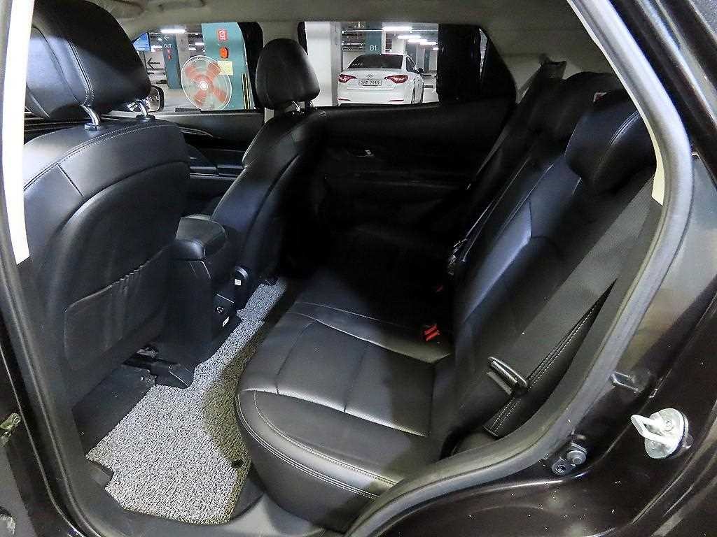 KG모빌리티(쌍용) 코란도 뷰티풀코란도 2WD 디젤 1.6 딜라이트 플러스 이미지 7