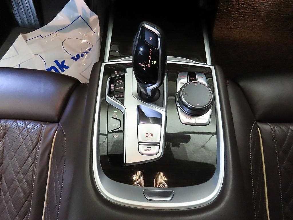 BMW 7시리즈 7시리즈 (G11) 740d xDrive 디자인 퓨어 엑설런스 이미지 12