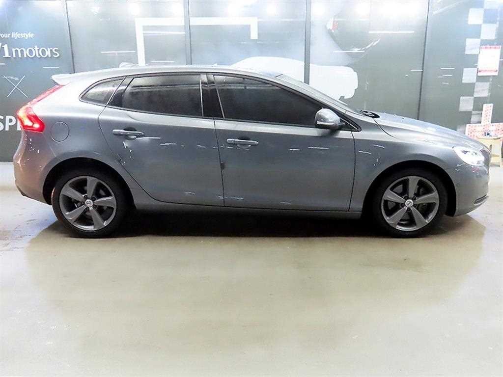 볼보 V40 D3 모멘텀 이미지 3