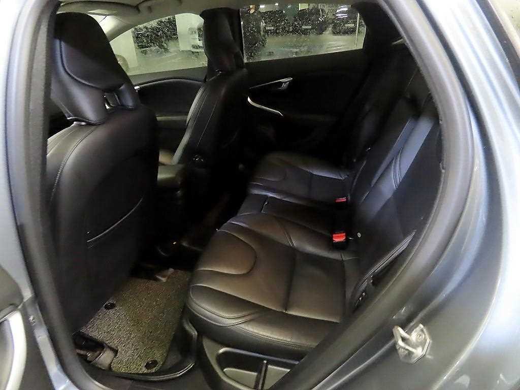 볼보 V40 D3 모멘텀 이미지 7