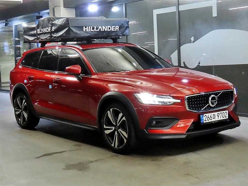 볼보 V60 V60 크로스 컨트리 2세대 2.0 B5 프로 AWD 이미지 1
