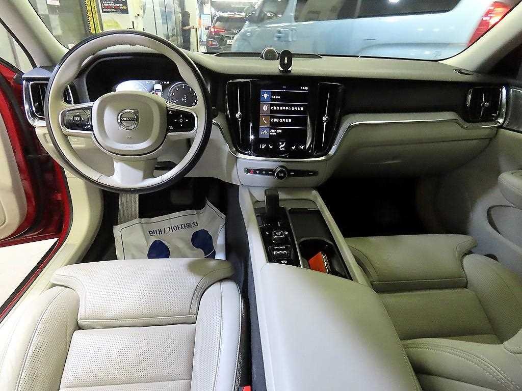 볼보 V60 V60 크로스 컨트리 2세대 2.0 B5 프로 AWD 이미지 10