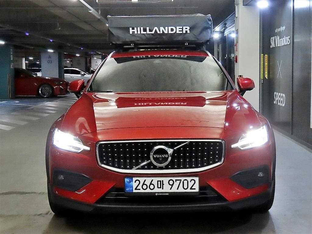 볼보 V60 V60 크로스 컨트리 2세대 2.0 B5 프로 AWD 이미지 2