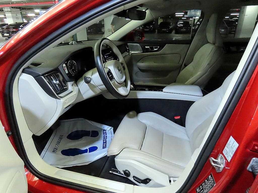 볼보 V60 V60 크로스 컨트리 2세대 2.0 B5 프로 AWD 이미지 6