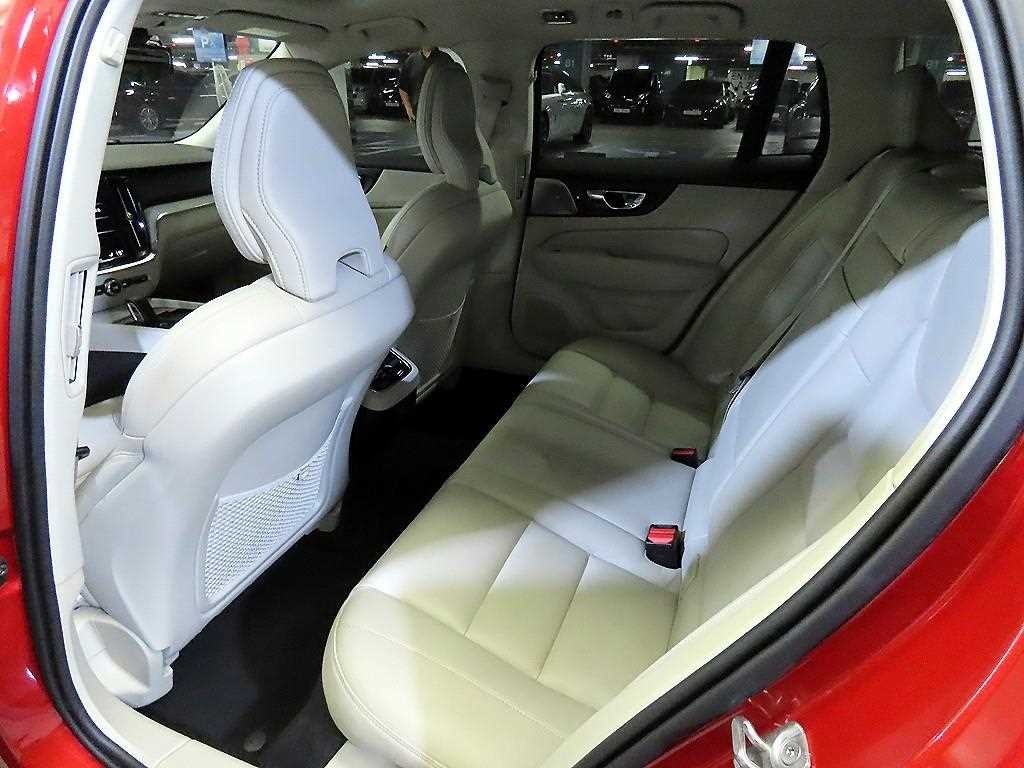 볼보 V60 V60 크로스 컨트리 2세대 2.0 B5 프로 AWD 이미지 7