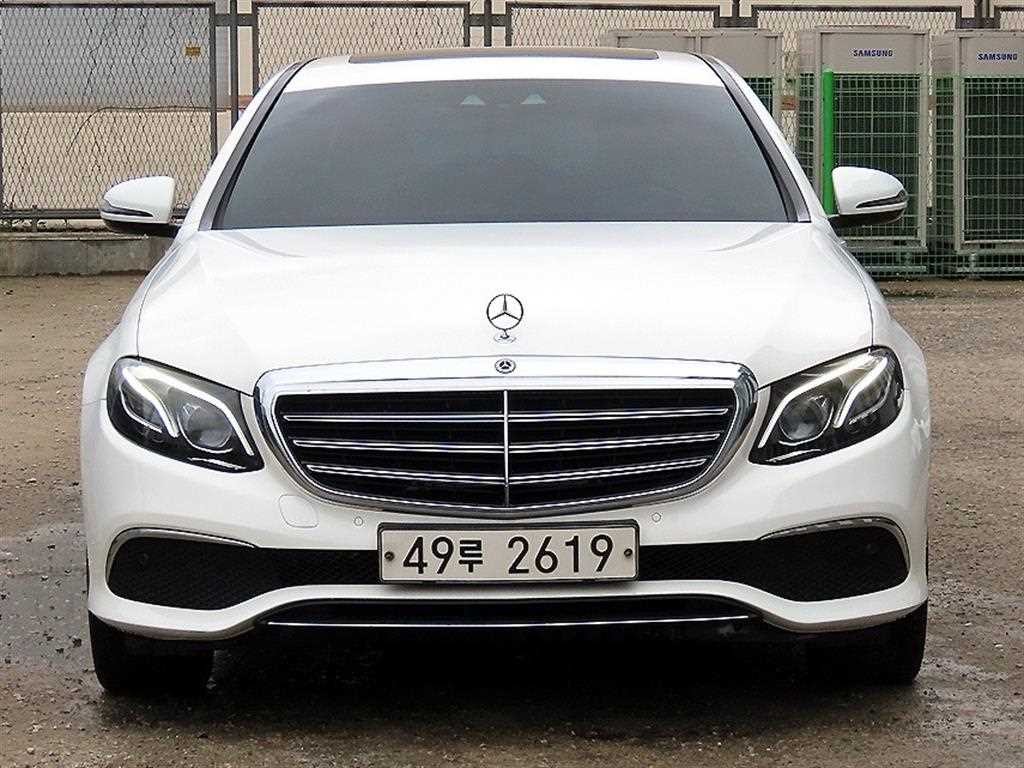 벤츠 E 클래스 E-클래스 W213 E220d 4MATIC 익스클루시브 이미지 1