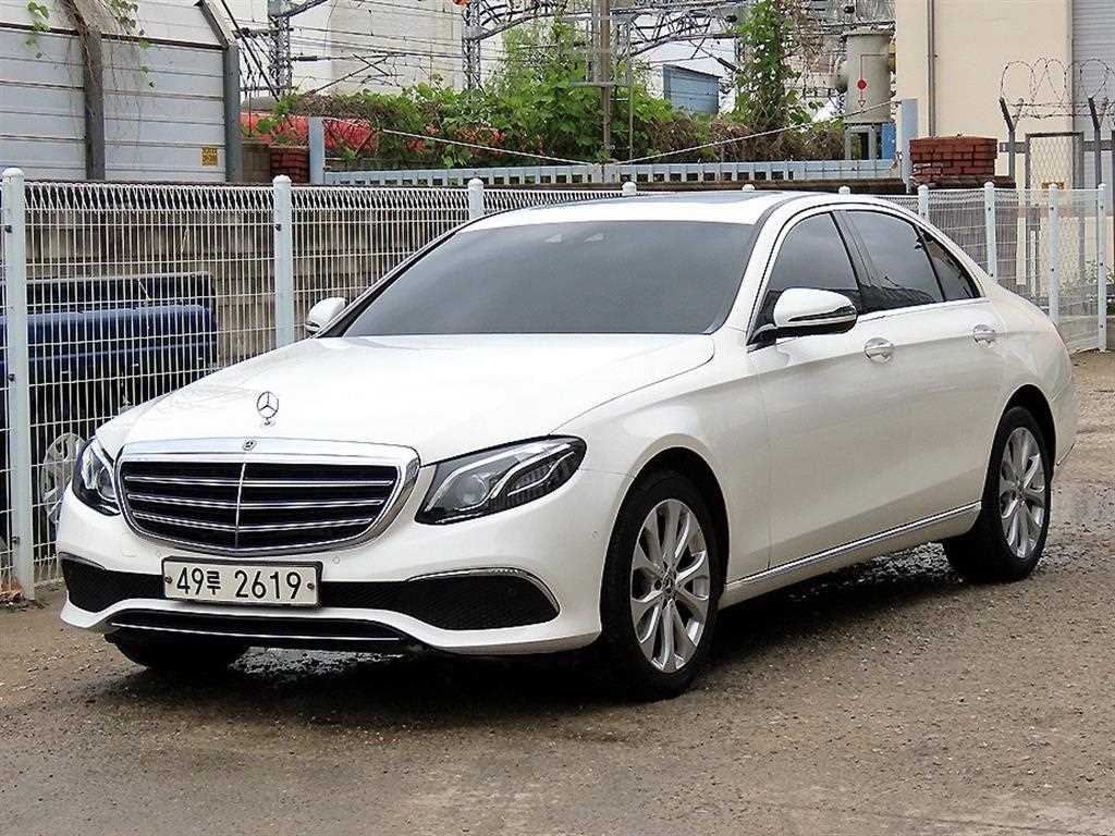벤츠 E 클래스 E-클래스 W213 E220d 4MATIC 익스클루시브 이미지 2