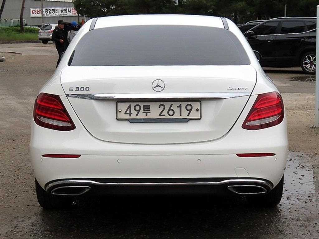 벤츠 E 클래스 E-클래스 W213 E220d 4MATIC 익스클루시브 이미지 4