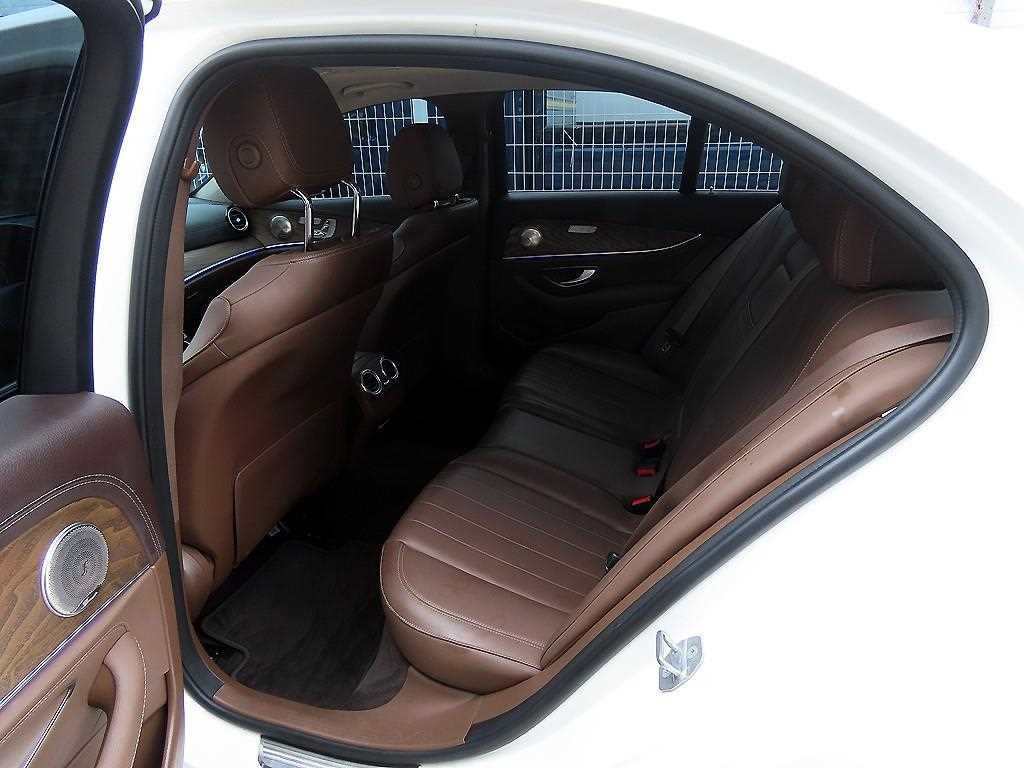 벤츠 E 클래스 E-클래스 W213 E220d 4MATIC 익스클루시브 이미지 6
