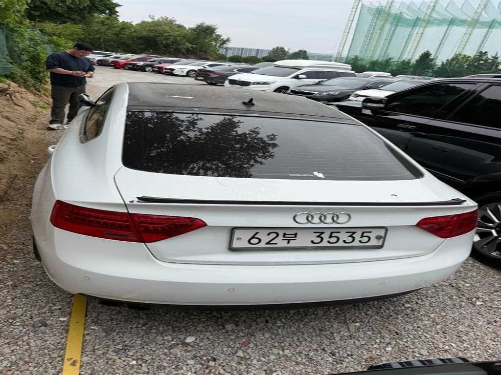 아우디 A5 2.0 TDI 콰트로 다이나믹 스포츠백 이미지 3