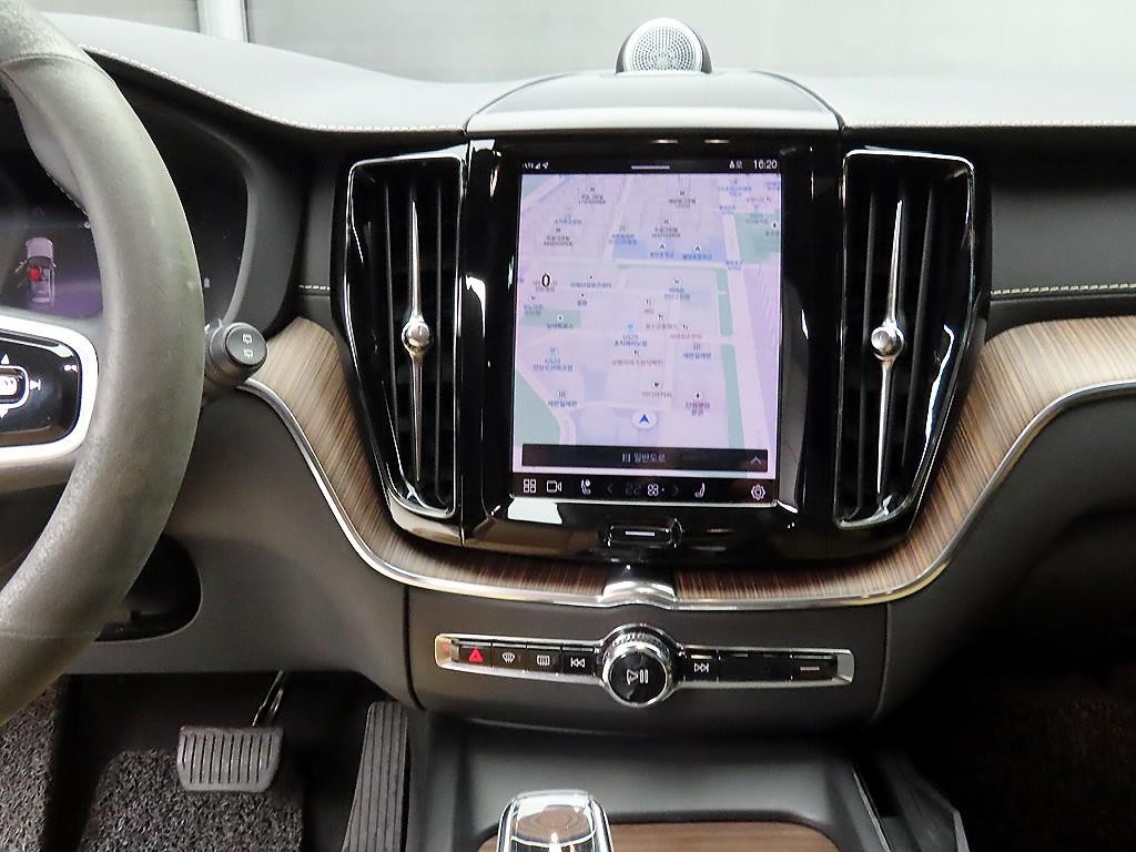 볼보 XC60 XC60(2세대) B6 AWD 인스크립션 이미지 12