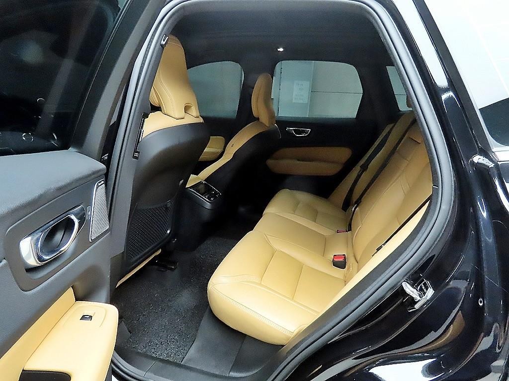 볼보 XC60 XC60(2세대) B6 AWD 인스크립션 이미지 6