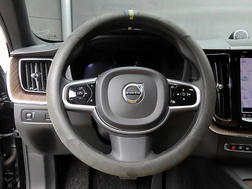 볼보 XC60 XC60(2세대) B6 AWD 인스크립션 이미지 9