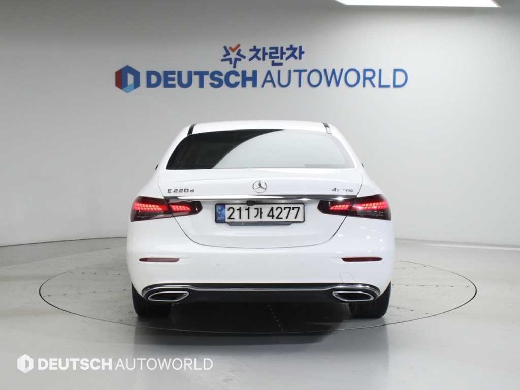 벤츠 E 클래스 E-클래스 W213 E220d 4MATIC 익스클루시브 이미지 3