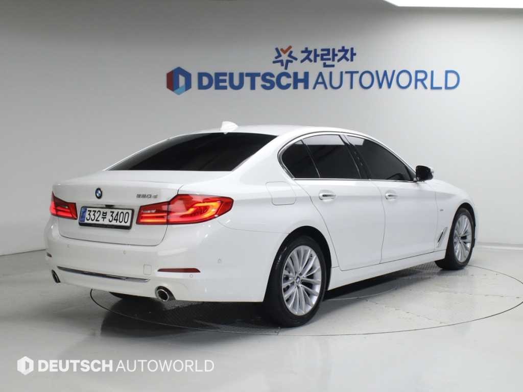BMW 5시리즈 5시리즈 (G30) 520d 럭셔리 스페셜 에디션 이미지 2