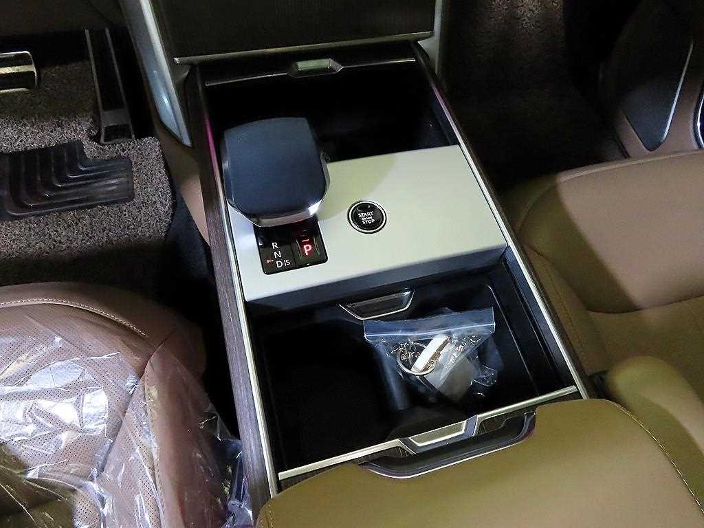 랜드로버 레인지로버 레인지로버 5세대 4.4 P530 LWB 오토바이오그래피 이미지 12
