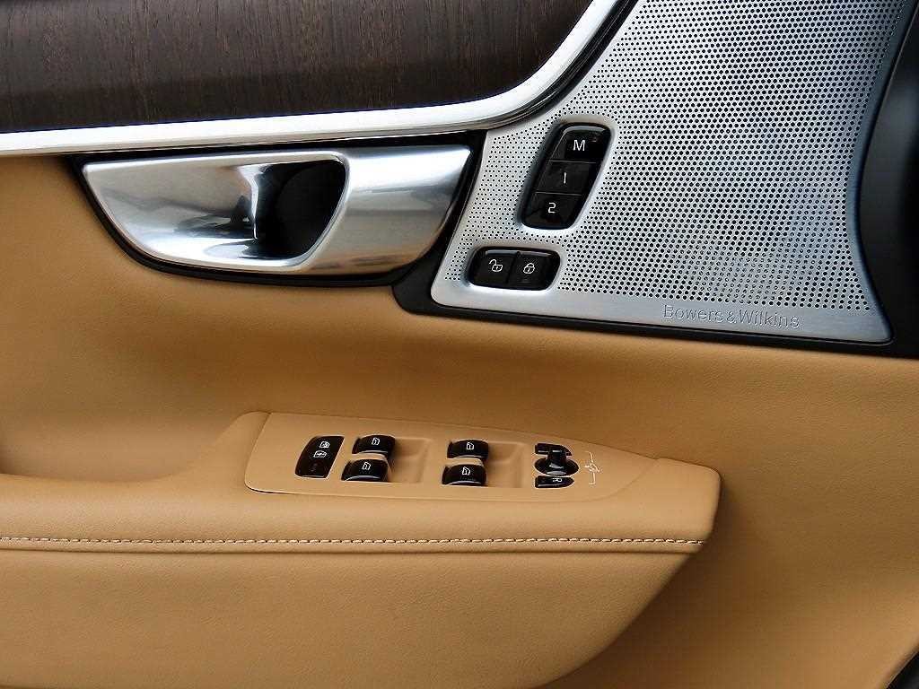 볼보 V90 V90 크로스컨트리 B5 프로 AWD 이미지 12