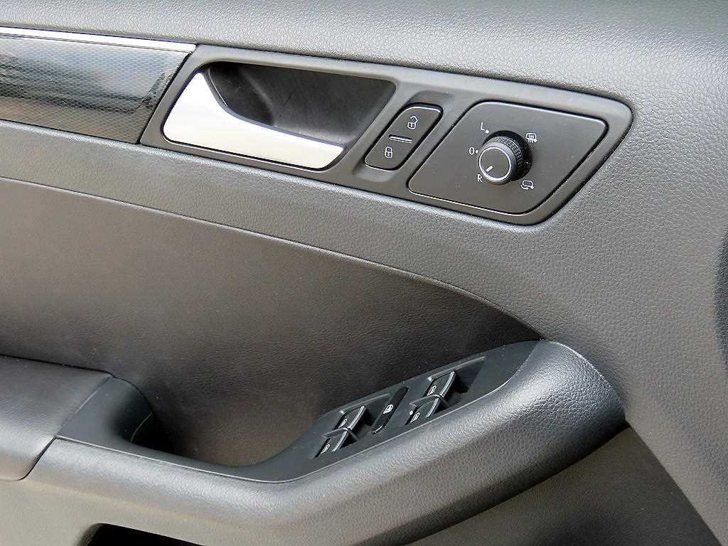 폭스바겐 제타 뉴 제타 2.0 TDI 블루모션 프리미엄 이미지 11