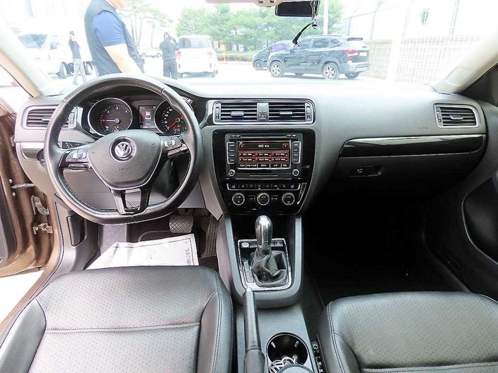 폭스바겐 제타 뉴 제타 2.0 TDI 블루모션 프리미엄 이미지 7