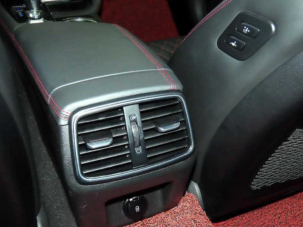 제네시스 G70 2.0T 스포츠 패키지 이미지 16