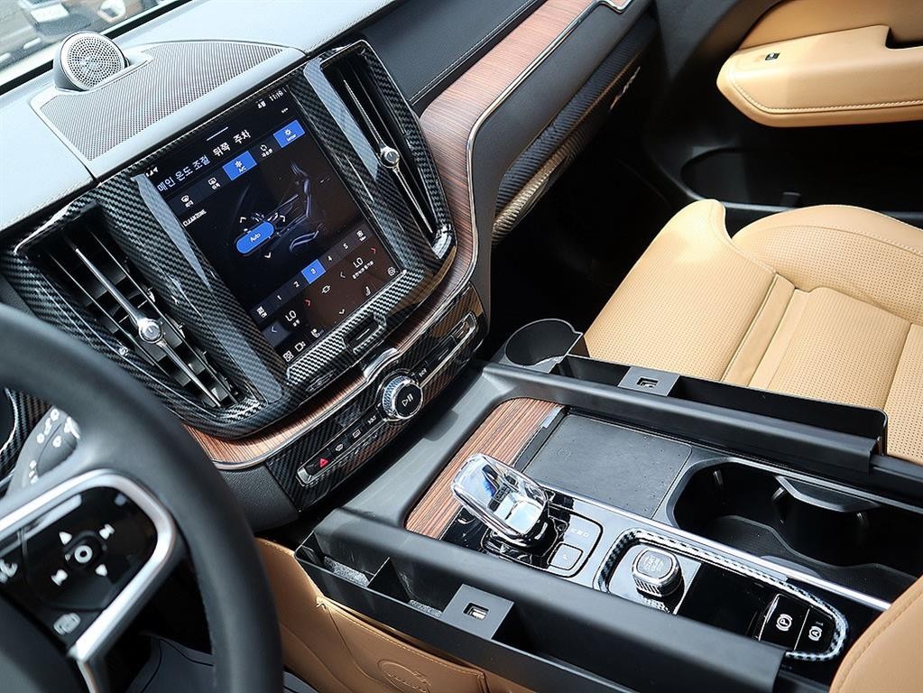 볼보 XC60 XC60(2세대) B6 AWD 얼티메이트 브라이트 이미지 10
