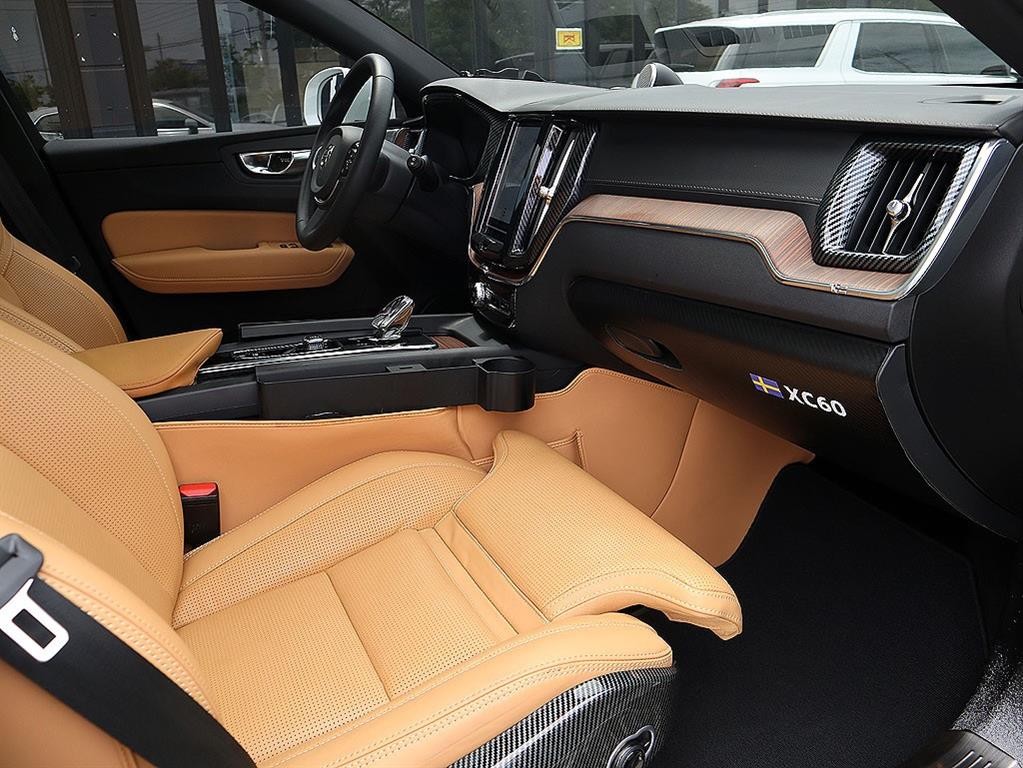 볼보 XC60 XC60(2세대) B6 AWD 얼티메이트 브라이트 이미지 13
