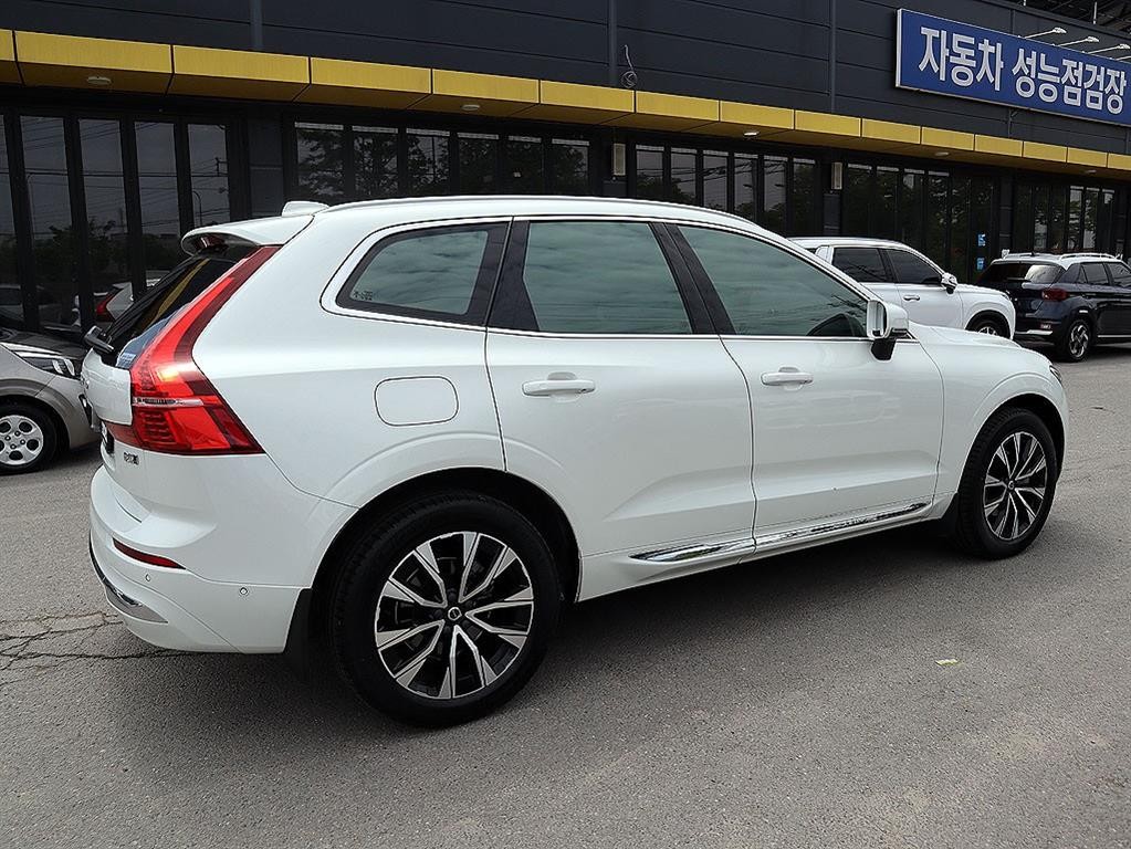 볼보 XC60 XC60(2세대) B6 AWD 얼티메이트 브라이트 이미지 3