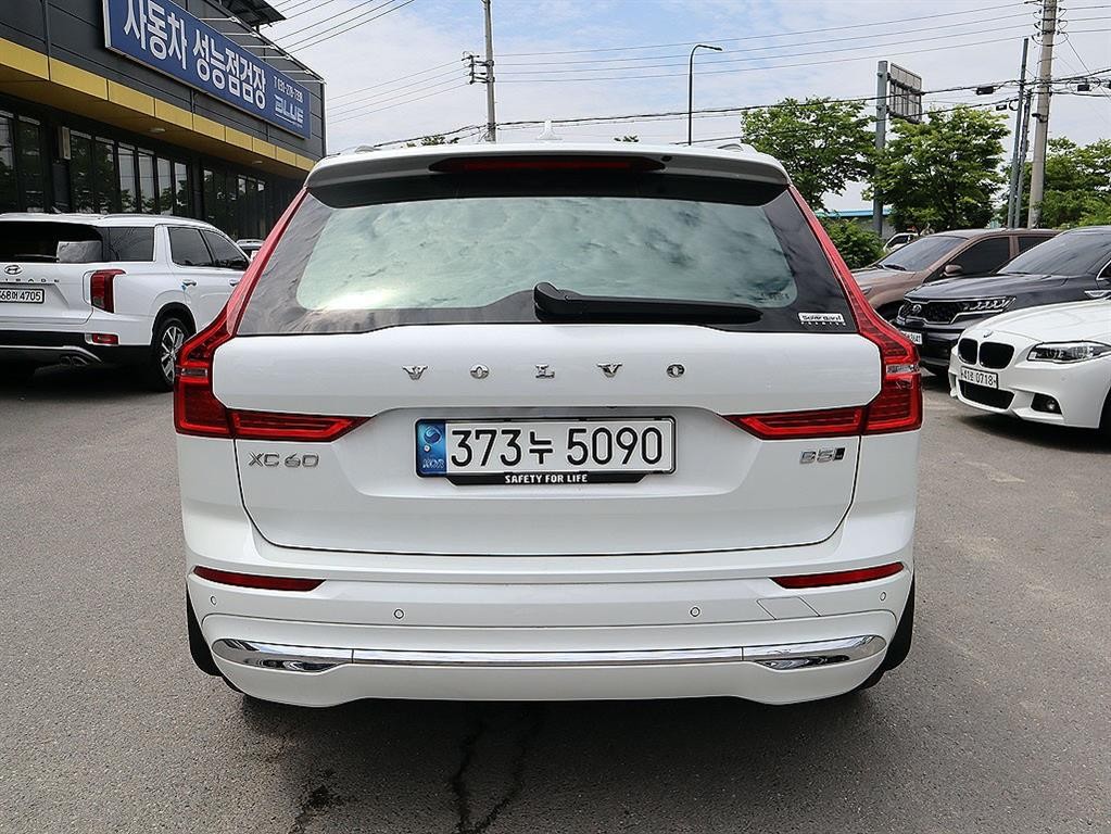 볼보 XC60 XC60(2세대) B6 AWD 얼티메이트 브라이트 이미지 4