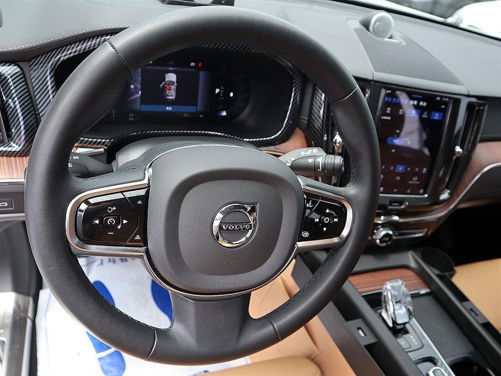 볼보 XC60 XC60(2세대) B6 AWD 얼티메이트 브라이트 이미지 8