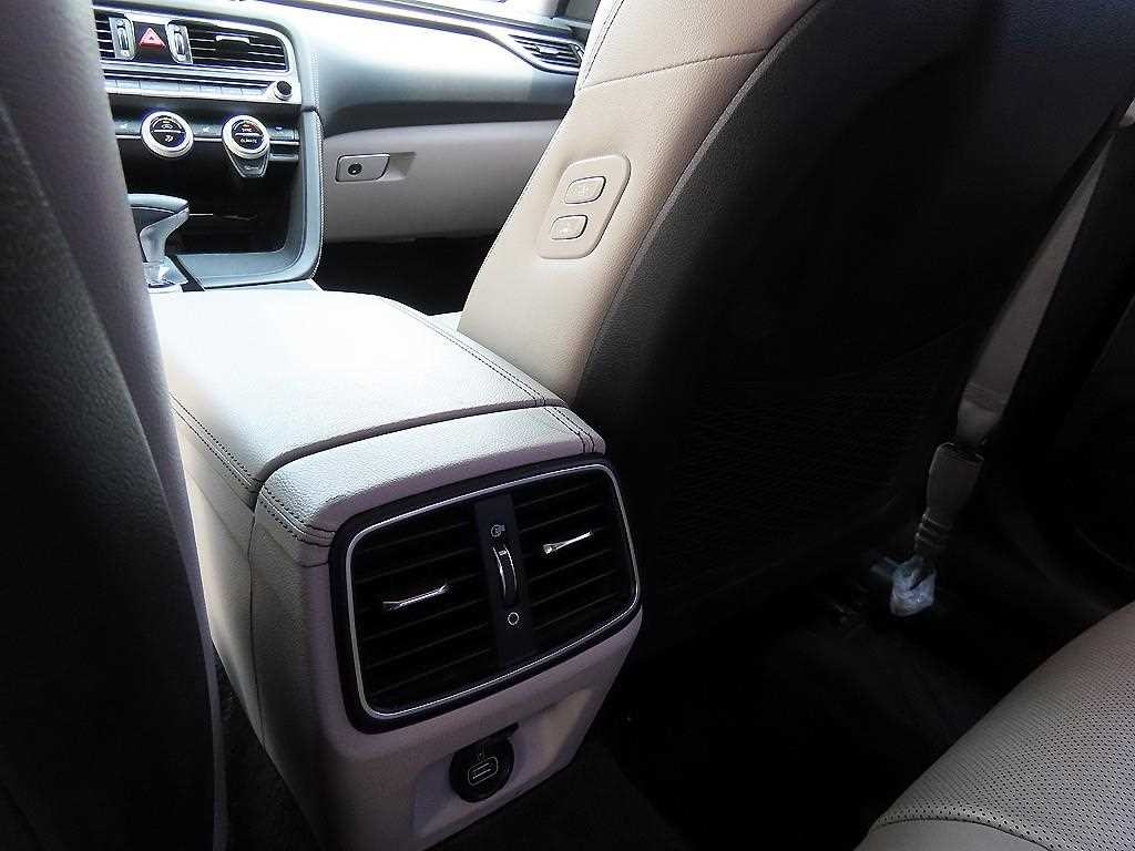 제네시스 G70 2.0T AWD 어드밴스드 이미지 17