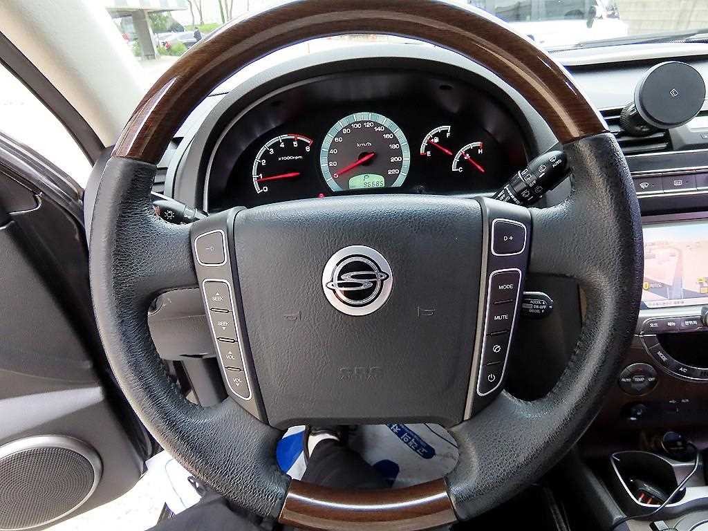 KG모빌리티(쌍용) 렉스턴 렉스턴W 2.0  4WD RX7 럭셔리 이미지 8