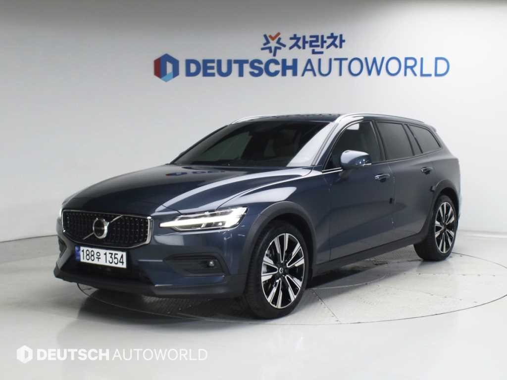 볼보 V60 V60 크로스 컨트리 2세대 2.0 B5 얼티메이트 AWD 이미지 1