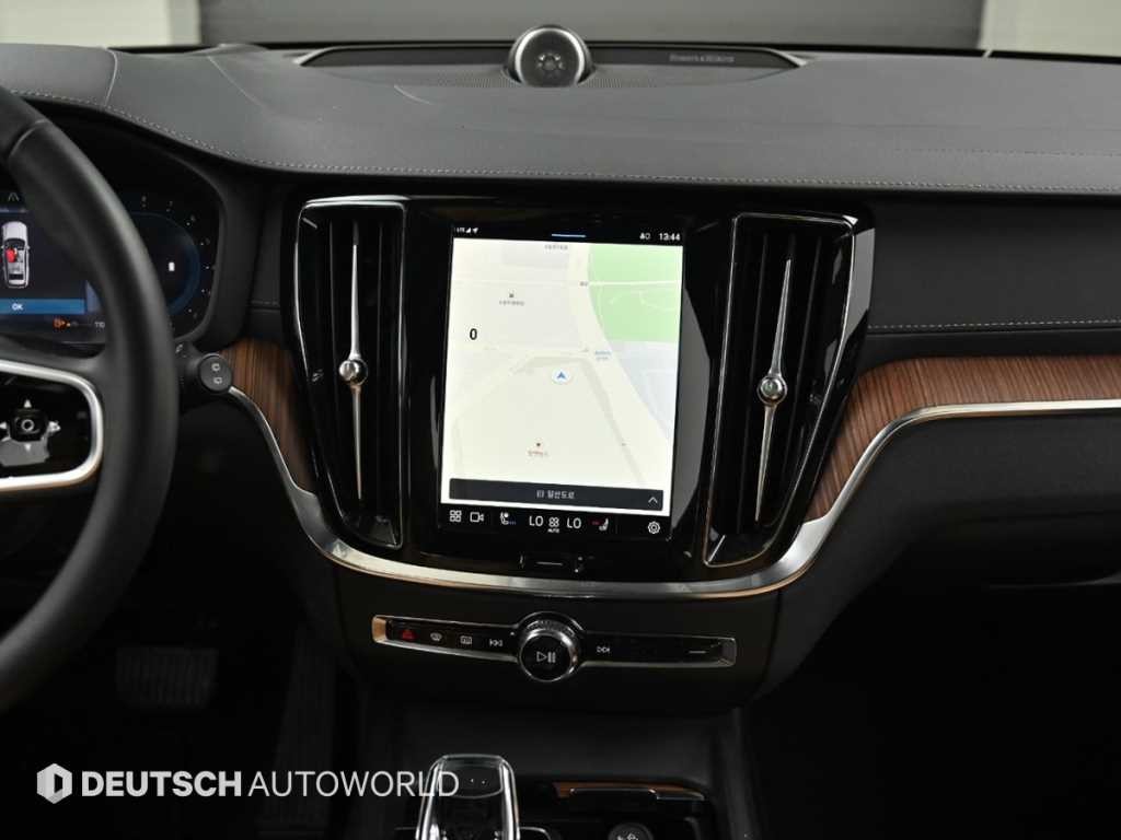 볼보 V60 V60 크로스 컨트리 2세대 2.0 B5 얼티메이트 AWD 이미지 14