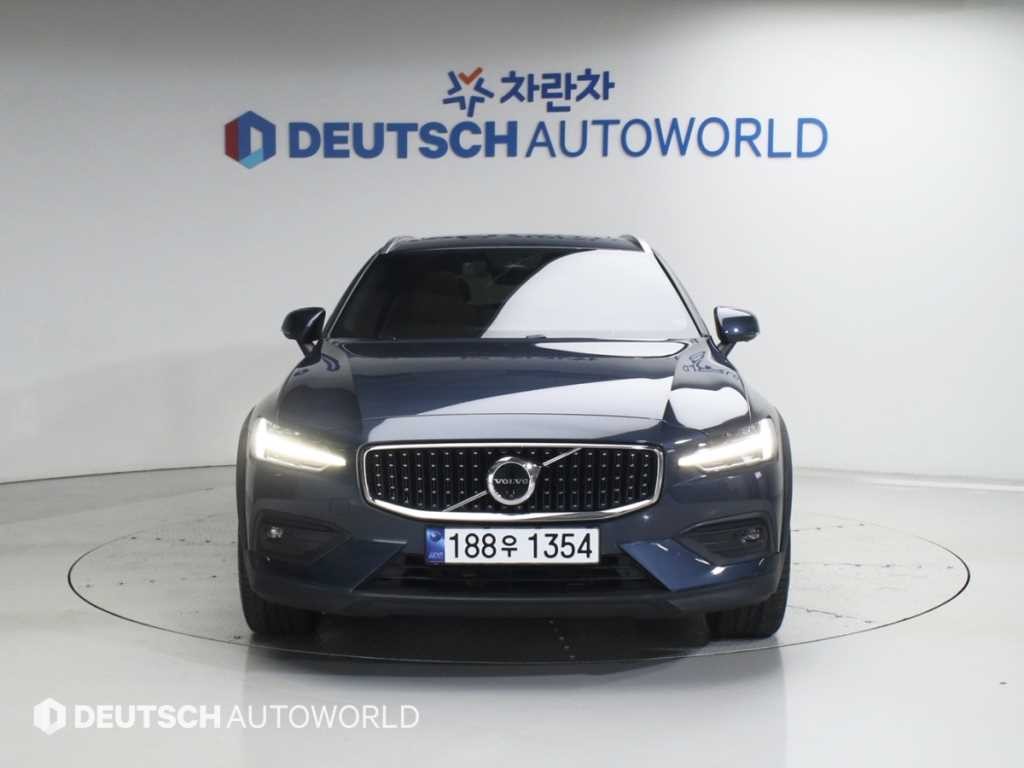 볼보 V60 V60 크로스 컨트리 2세대 2.0 B5 얼티메이트 AWD 이미지 3