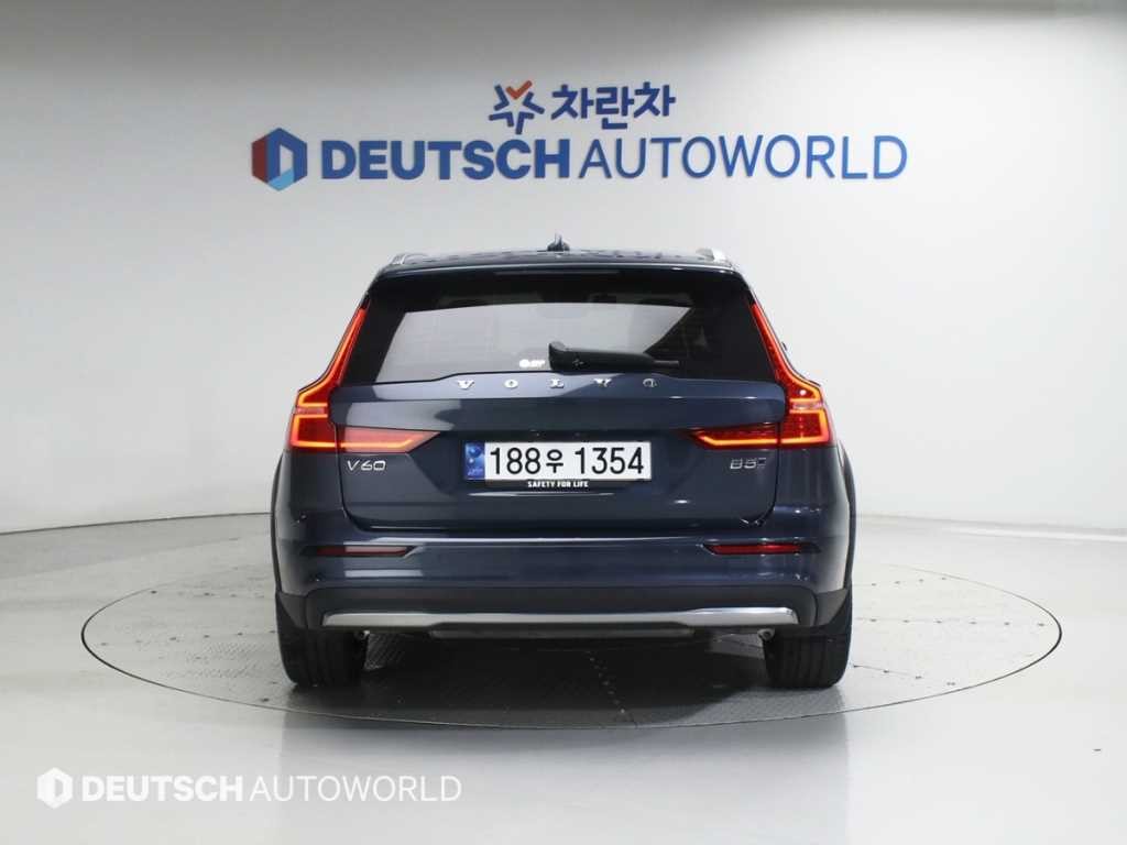 볼보 V60 V60 크로스 컨트리 2세대 2.0 B5 얼티메이트 AWD 이미지 4