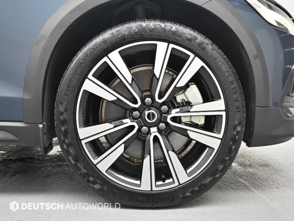 볼보 V60 V60 크로스 컨트리 2세대 2.0 B5 얼티메이트 AWD 이미지 5