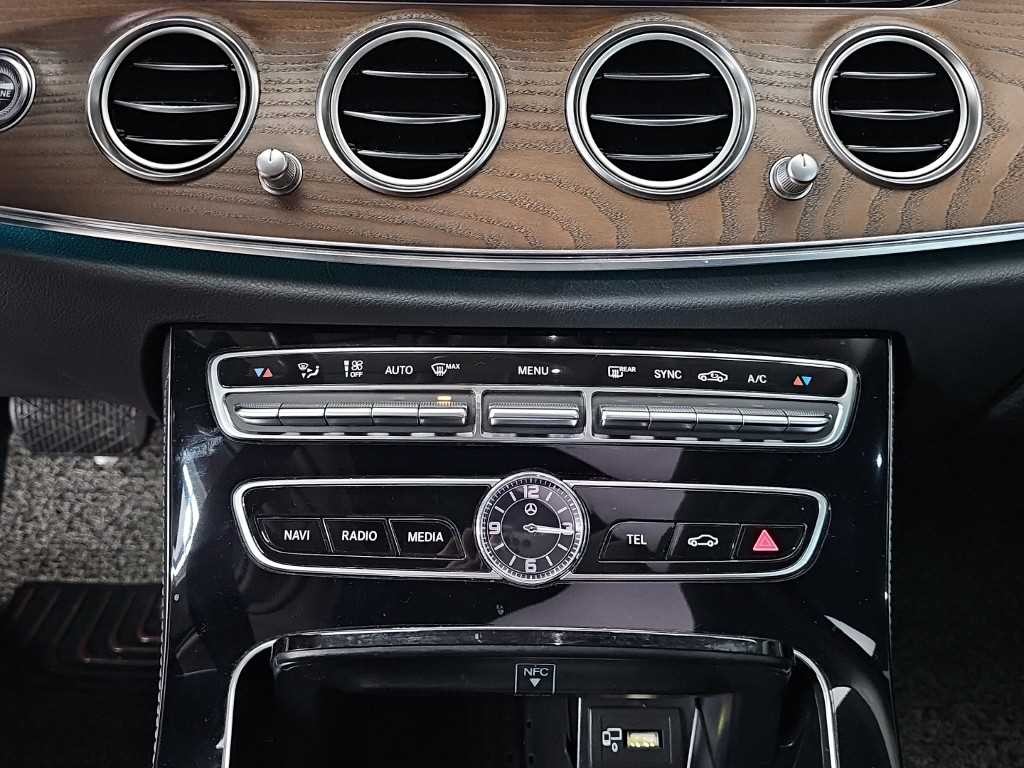 벤츠 E 클래스 E-클래스 W213 E300 4MATIC 아방가르드 이미지 10
