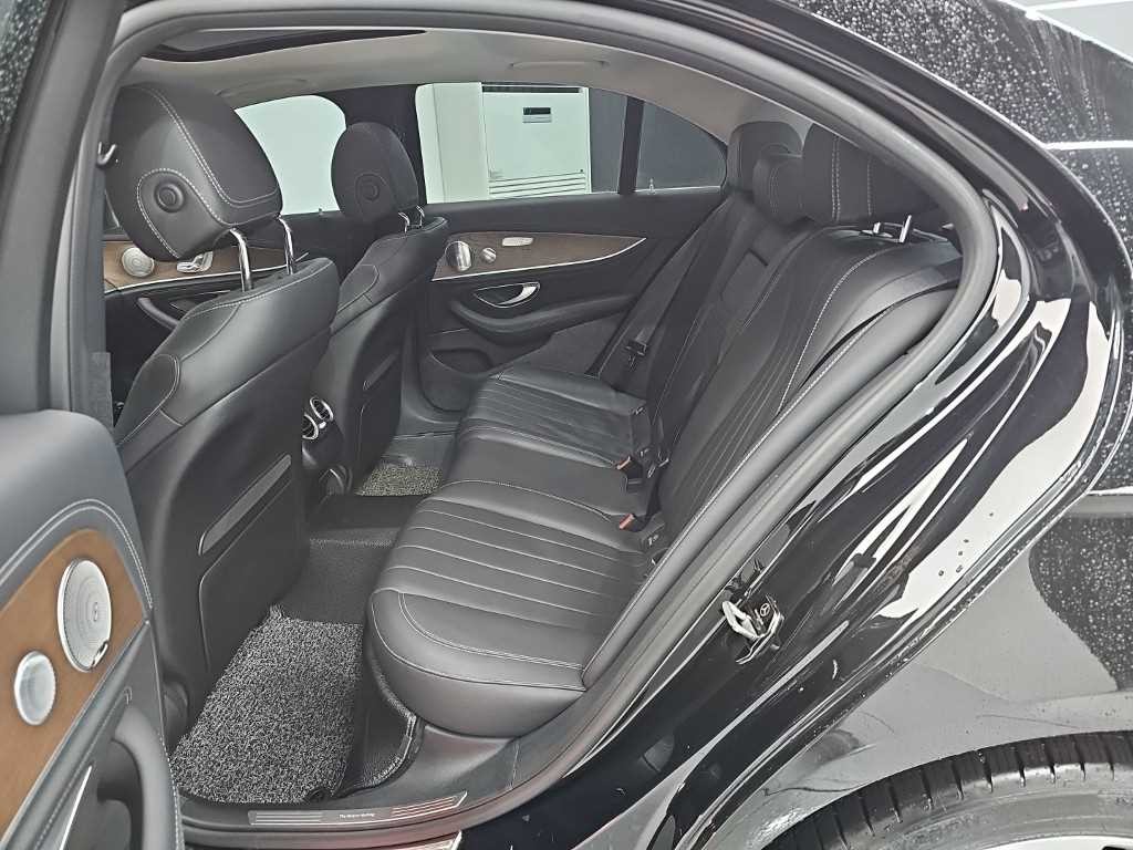 벤츠 E 클래스 E-클래스 W213 E300 4MATIC 아방가르드 이미지 12