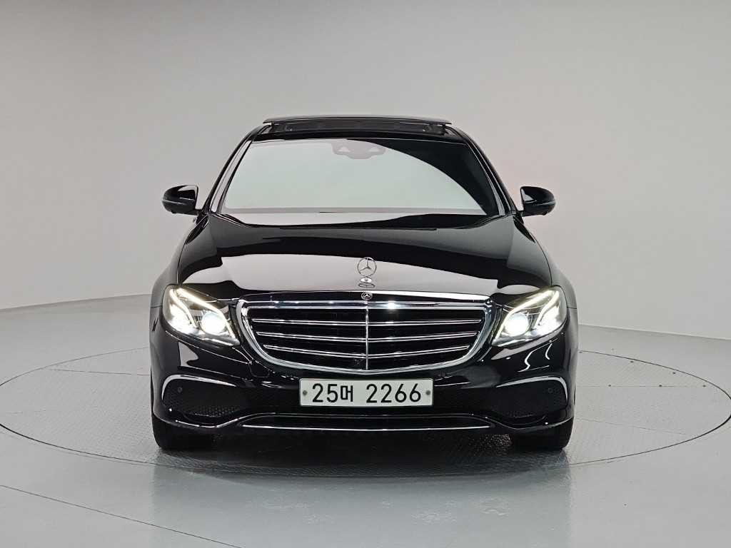 벤츠 E 클래스 E-클래스 W213 E300 4MATIC 아방가르드 이미지 2