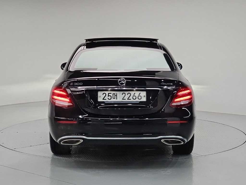 벤츠 E 클래스 E-클래스 W213 E300 4MATIC 아방가르드 이미지 3