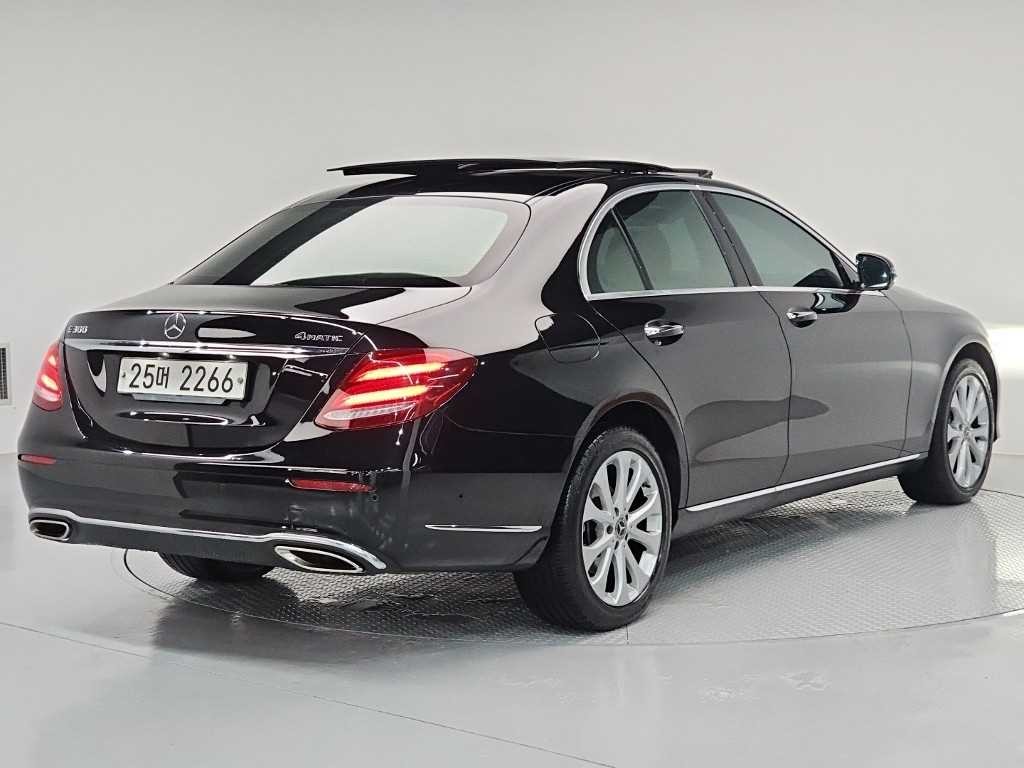 벤츠 E 클래스 E-클래스 W213 E300 4MATIC 아방가르드 이미지 4