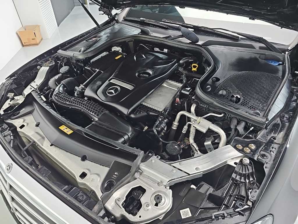 벤츠 E 클래스 E-클래스 W213 E300 4MATIC 아방가르드 이미지 5