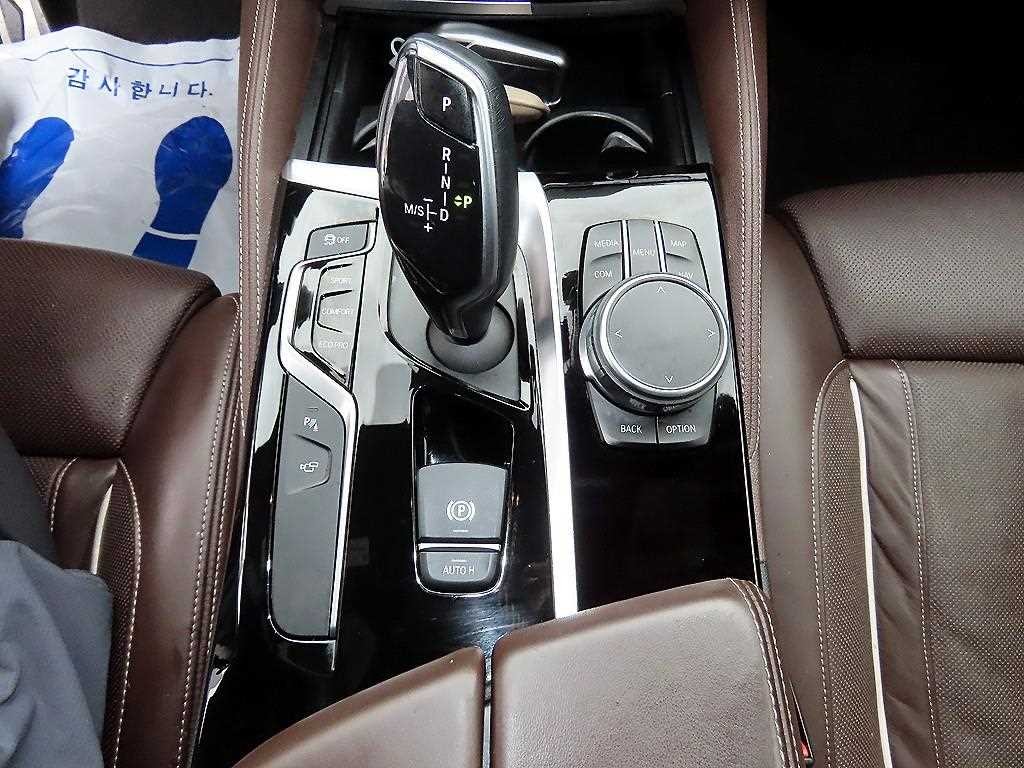 BMW 5시리즈 5시리즈 (G30) 520d M 스포츠 플러스 이미지 12