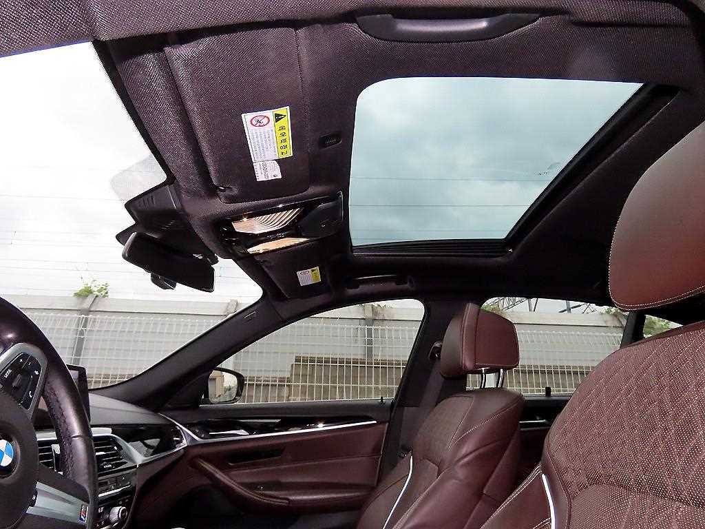 BMW 5시리즈 5시리즈 (G30) 520d M 스포츠 플러스 이미지 17