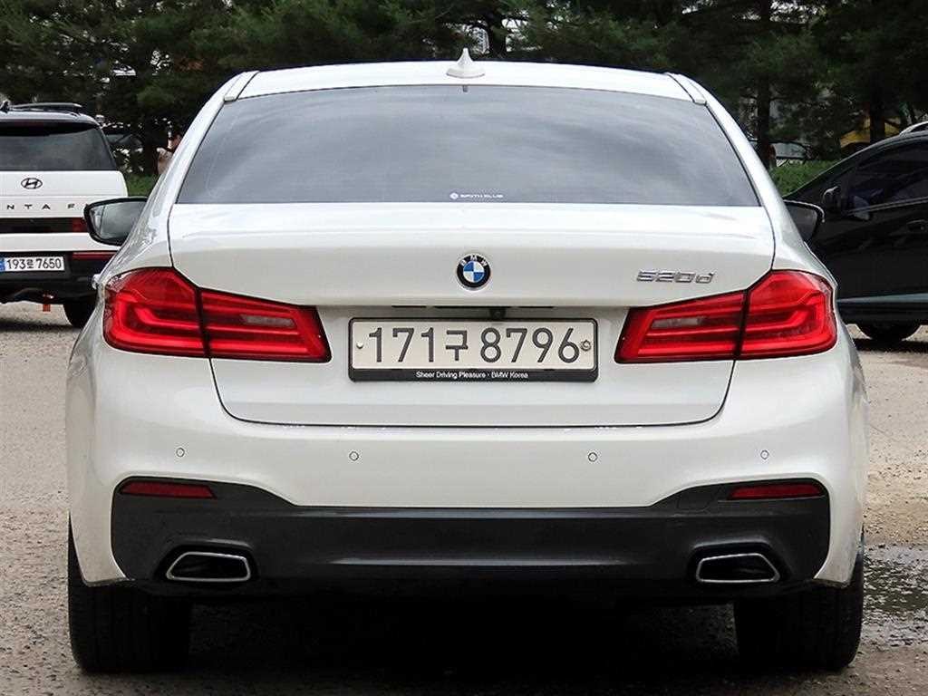 BMW 5시리즈 5시리즈 (G30) 520d M 스포츠 플러스 이미지 4